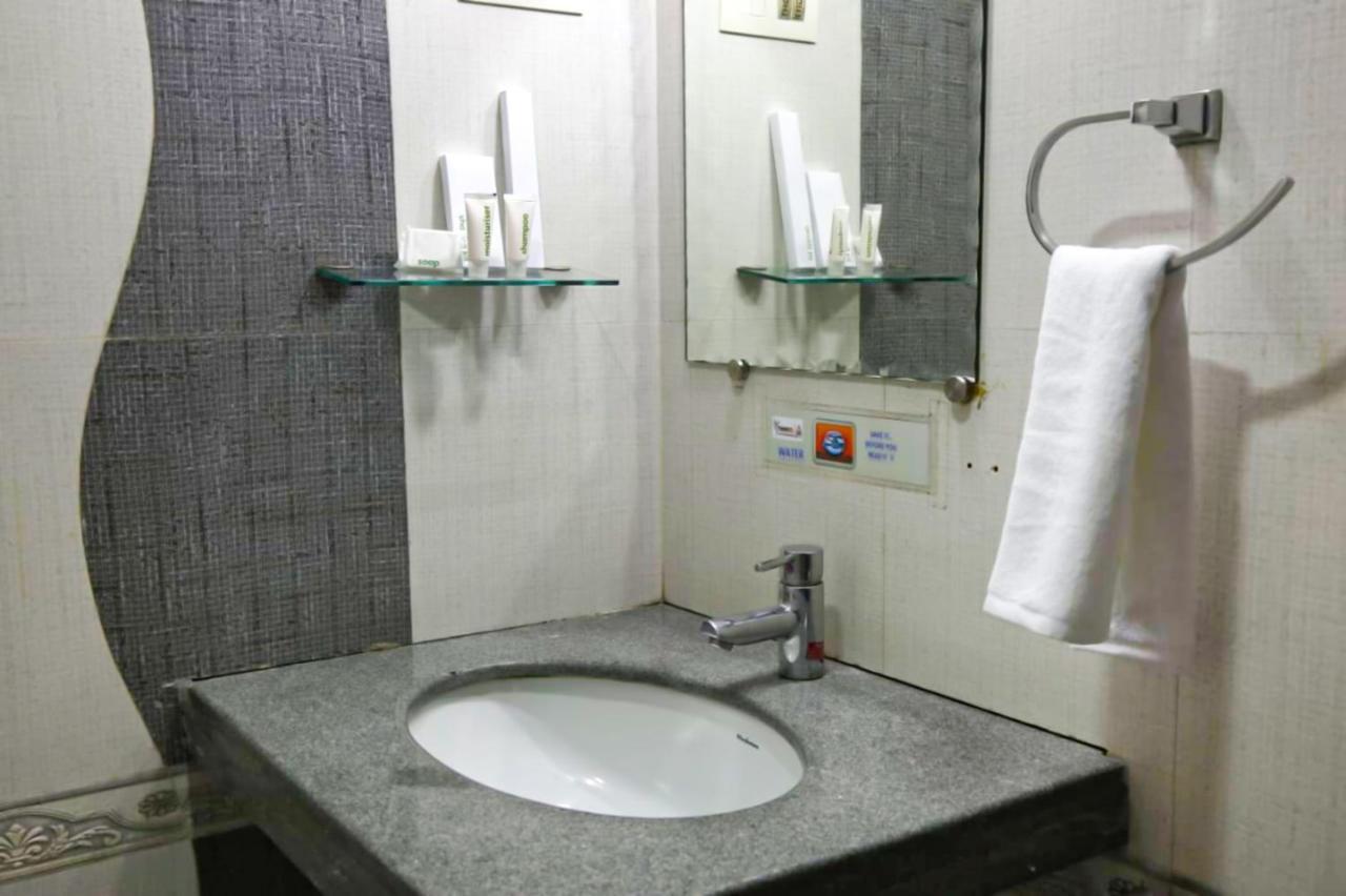 Fabhotel Sai Prasad Apartments Мумбай Екстериор снимка